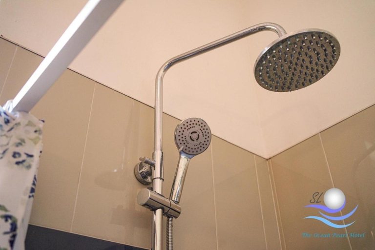Bathroom 4, The Ocean Pearl, Negombo