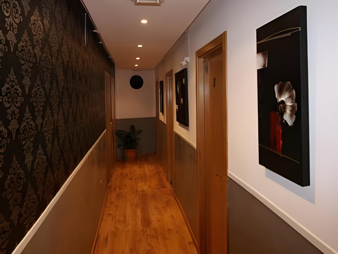 Others 5, Hostal Noviciado, Madrid