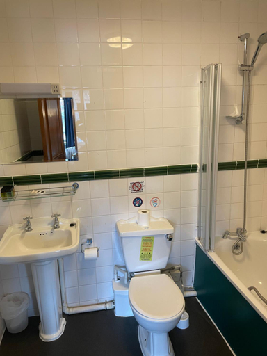 Bathroom 3, The Olde Swan Hotel, Surrey
