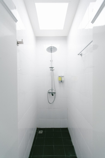 Bathroom 14