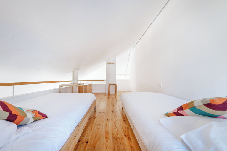 Bedroom 2, Flora5 flora Apartments, Duplex w/ Balcony +AC, Porto