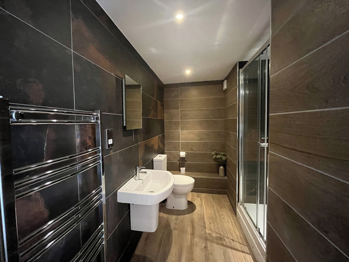 Bathroom 4, The Olde Coach House Inn, Northamptonshire