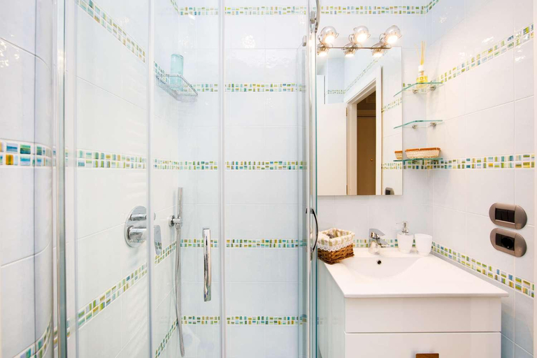 Bathroom 4, Victor's House, Napoli