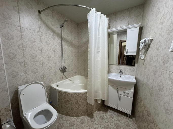 Bathroom 4, Al Khabib Hotel, Buxoro
