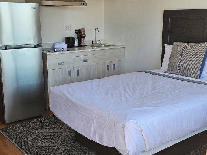 Bedroom 5, Varsity West, Lewis