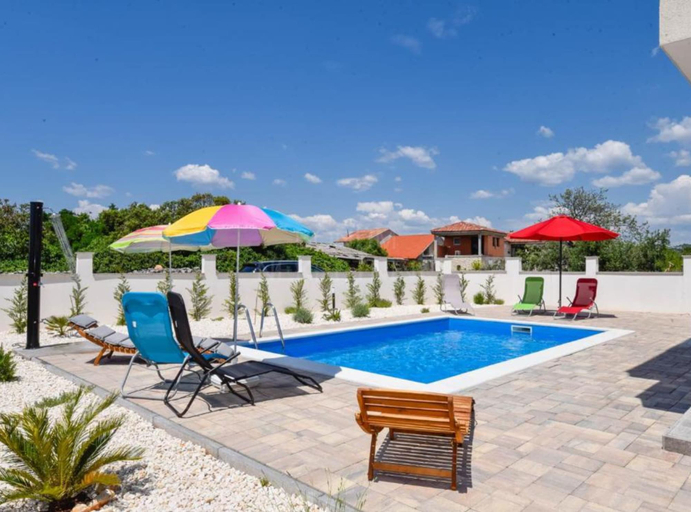 Sport & Beauty 5, Villa Sunset With Outdoor Pool, Šibenik