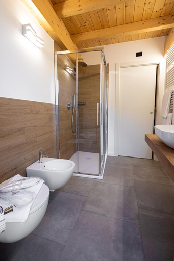 Bathroom 8