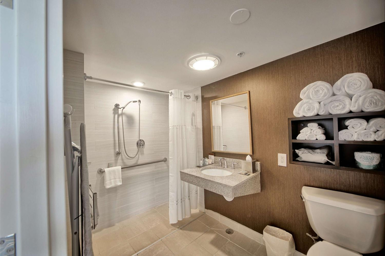 Bathroom 5, DoubleTree by Hilton Hotel Portland, Cumberland