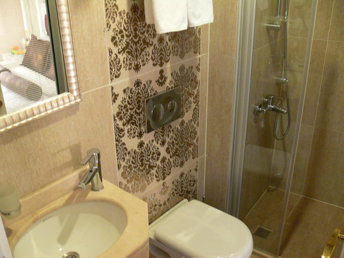 Bathroom 5, Hotel Coliseum, Fatih