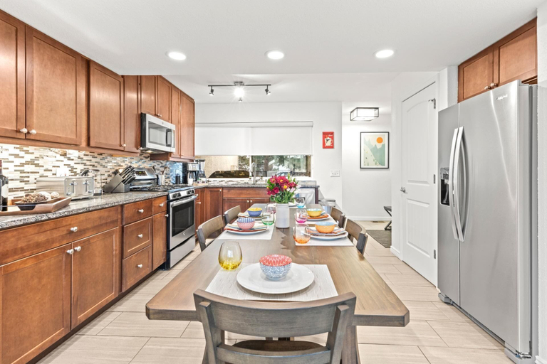 Food & Drinks 3, Park Meadow Community, Shuttle Route RCT-42 by KBM, Summit