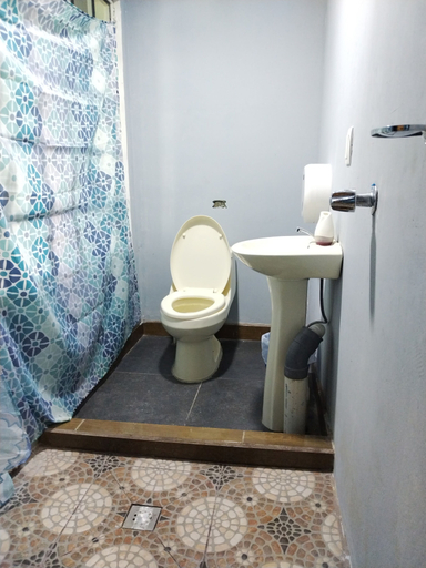 Bathroom 3, Hotel y Restaurante Villa Quetzaly, Chisec