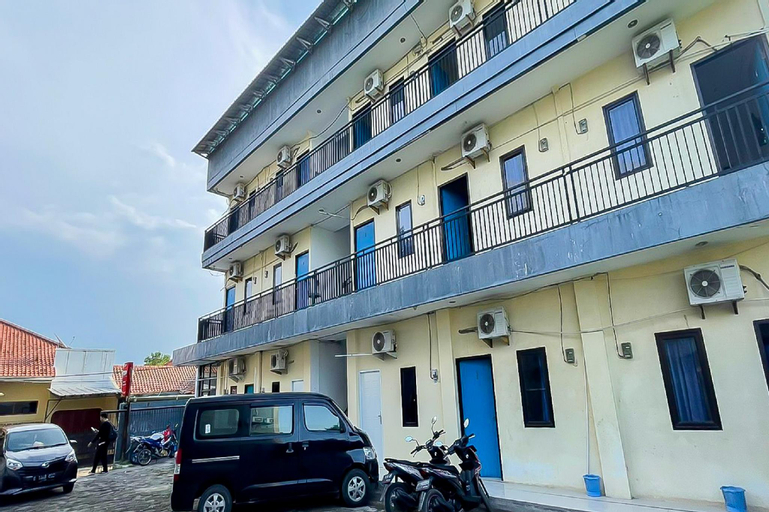 Exterior & Views 2, Richmond Guest House Cirebon RedPartner, Cirebon