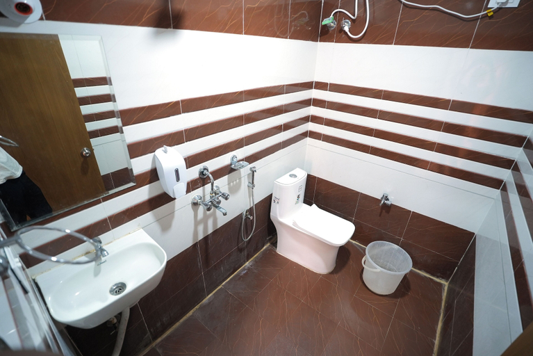 Bathroom, Melody mings, Ranga Reddy