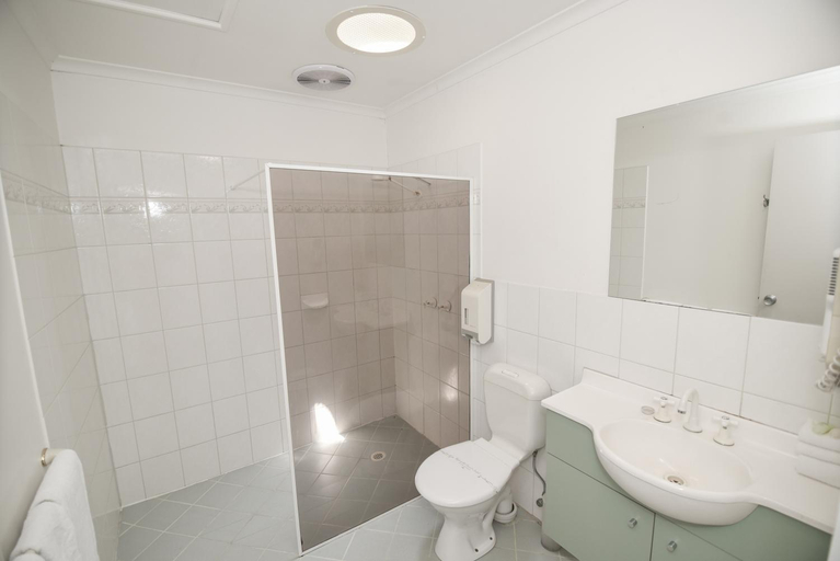Bathroom 13