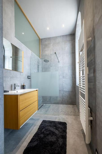 Bathroom 6