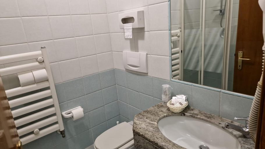 Bathroom 4, Hotel Dogana, Rimini