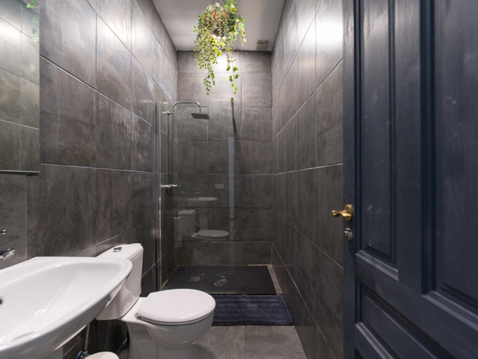 Bathroom 2, Cathedral Apartment, Las Palmas
