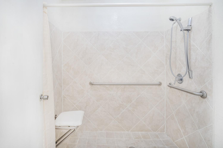 Bathroom 4, Knights Inn Chattanooga, Hamilton