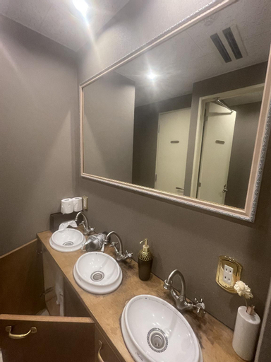 Bathroom 10