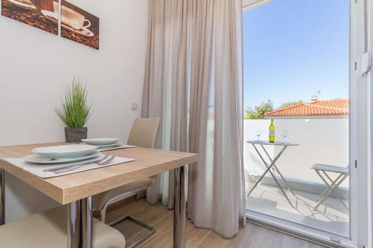 Others 5, Villa Astoria, Biograd na Moru