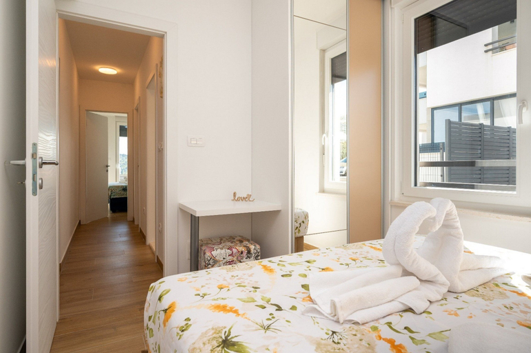 Bedroom 2, Exquisite and Stylish Apartment Trogir, Trogir