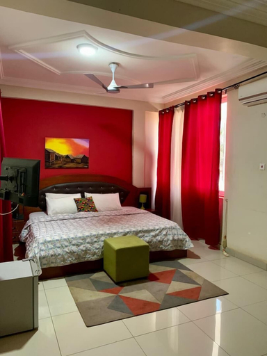 Bedroom 2, SM Premier Hotel, Tema