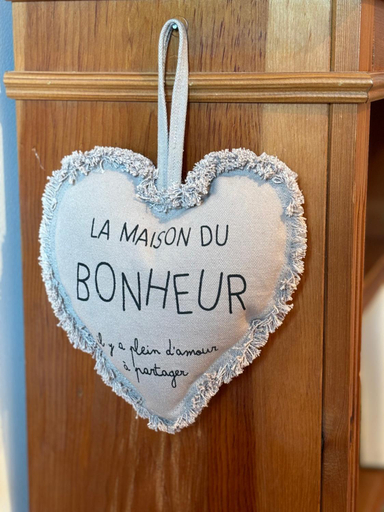 Others 3, Le Petit Bonheur, Dordogne
