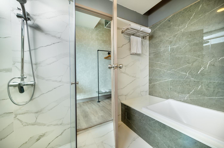 Bathroom 22