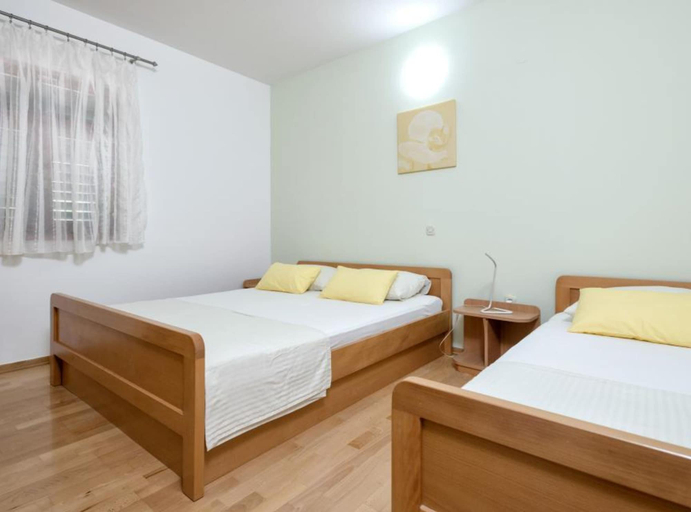Bedroom 2, Dolac Green Side Apartments, Jelsa