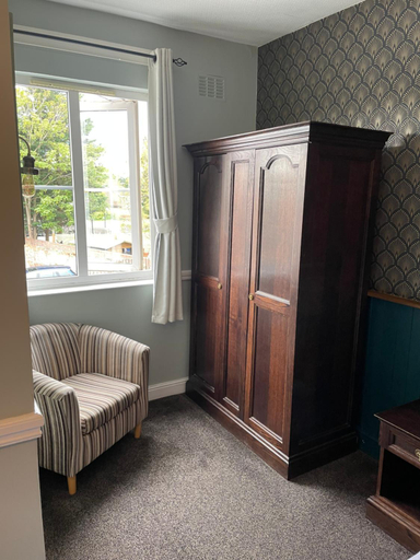 Bedroom 2, The Olde Swan Hotel, Surrey