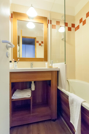 Bathroom 2, Résidence & Spa Les Temples du Soleil - Val Thorens, Savoie