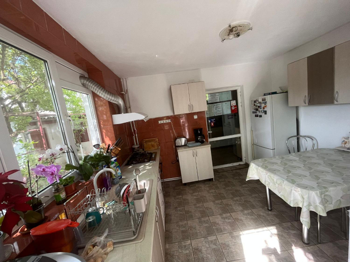 Others 2, Casa cu Foisor, Tuzla