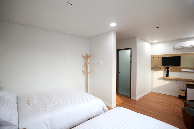 Bedroom 6