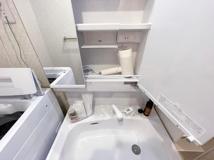Bathroom 2, Casaen - Spacious 1BR Apt For 6 Ppl Great Location with room wifi, Hiroshima