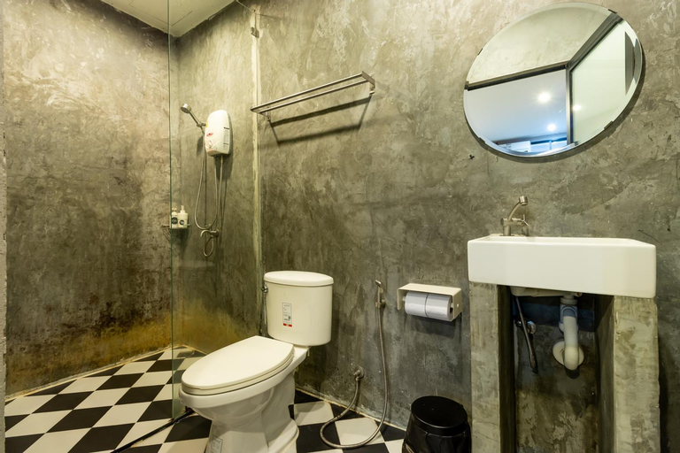Bathroom 14