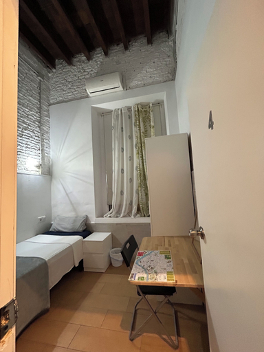 Bedroom 2, airbhouse private rooms & apartments, Sevilla