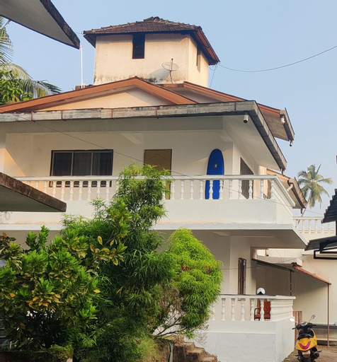 J-House, spacious apartments with balconies, Thalassa 1min away, North Goa