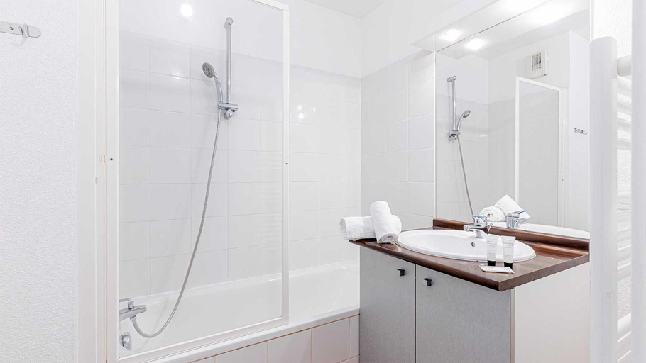 Bathroom 3, Madame Vacances Les Rives Marines, Gironde