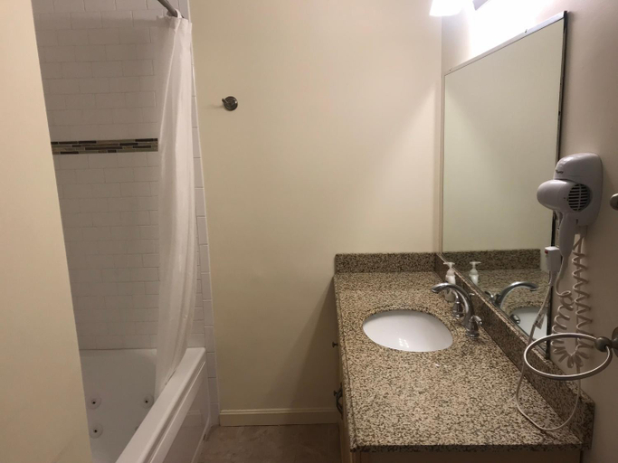 Bathroom 4, Corsair & Cross Rip Oceanfront Resort, Barnstable