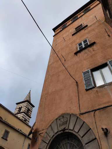 Torre Subrosa, vasca in camera cromoterapia, Viterbo
