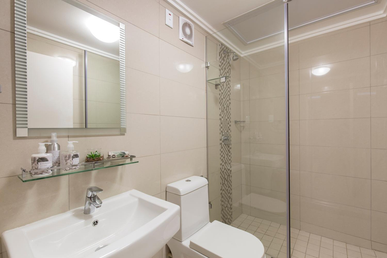 Bathroom 3, Savannah Park Luxury Apartments, eThekwini