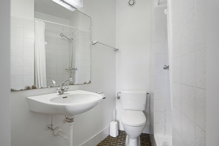 Bathroom 7