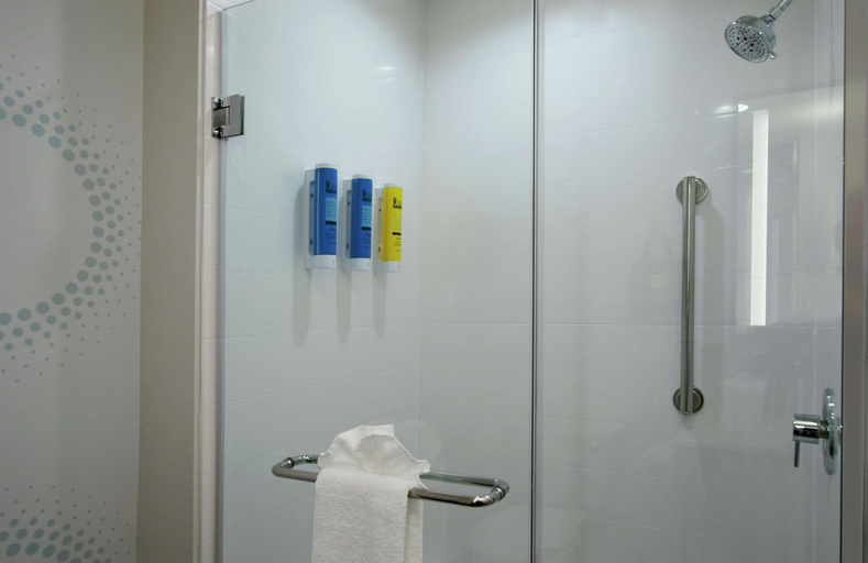 Bathroom, Tru by Hilton Mobile I-65 Government Blvd, Mobile