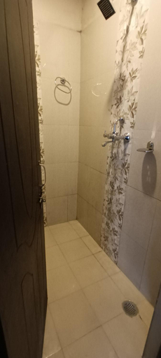 Bathroom 3, Hotel Dolly, Gandaki