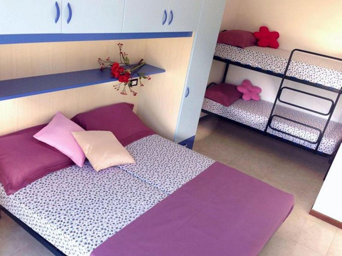 Bedroom 2, Colorful apartment with pool by Beahost Rentals, Venezia