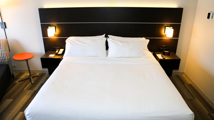 Bedroom 25
