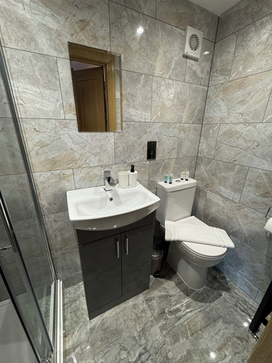 Bathroom 4, Chogan City Stays, Coventry