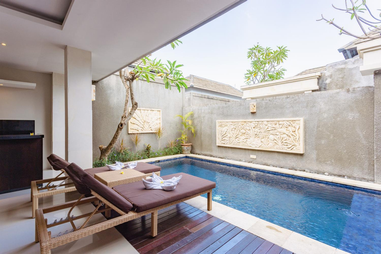 Swimming Pool 13
