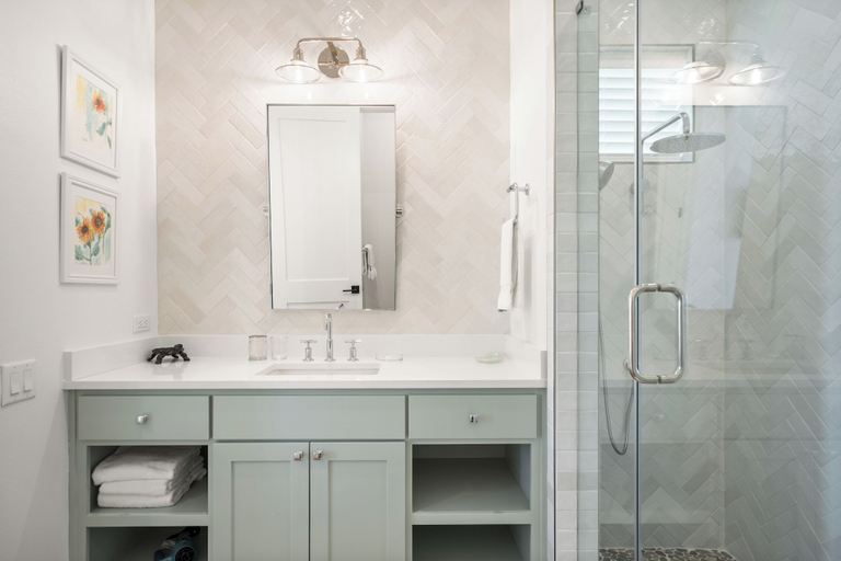 Bathroom 4, C Shell 107 FI, Nueces
