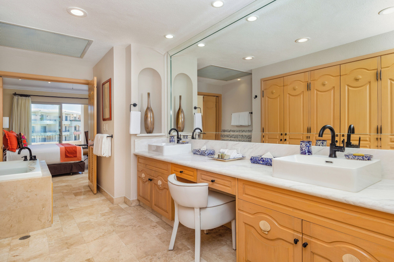 Bathroom 4, Villa La Estancia Beach Resort & Spa Cabo San Lucas - All Inclusive, La Paz